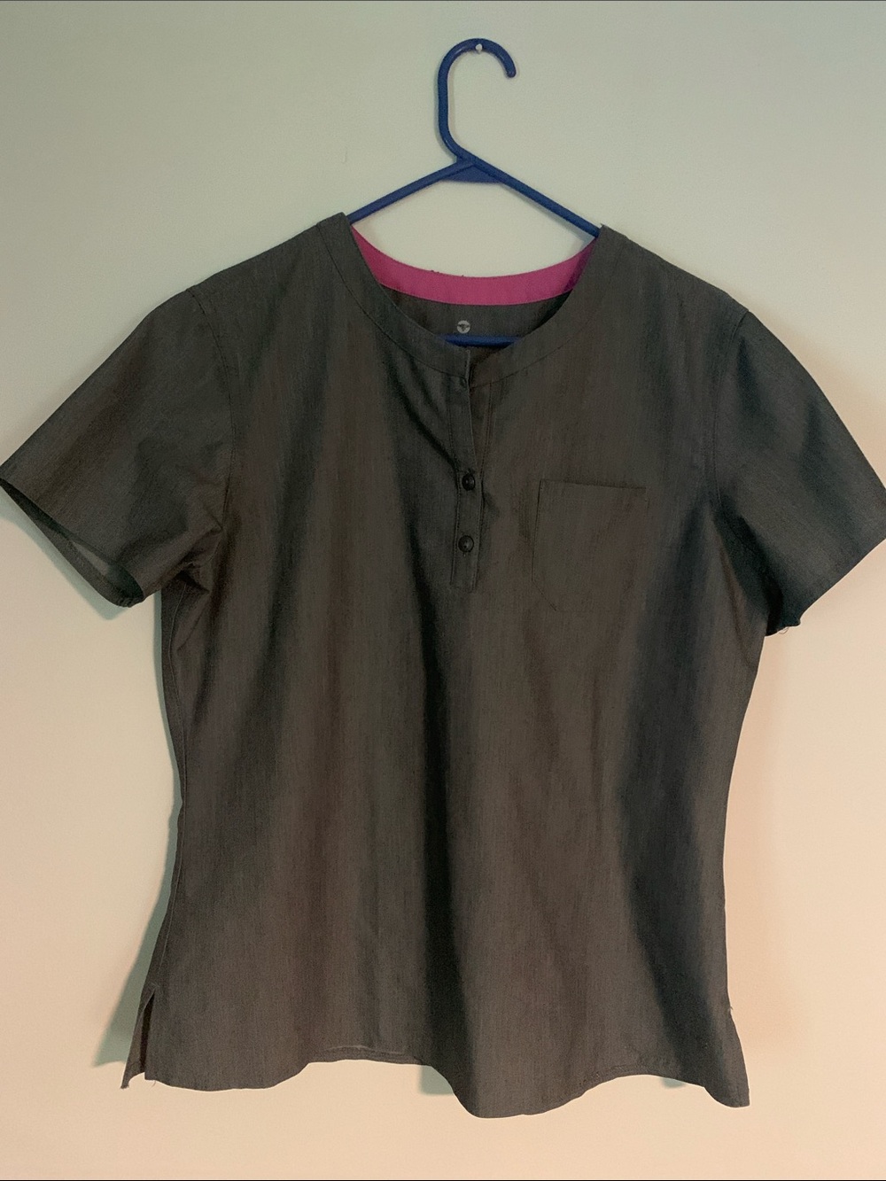Med Couture Gray Scrub Women’s Top Button detail